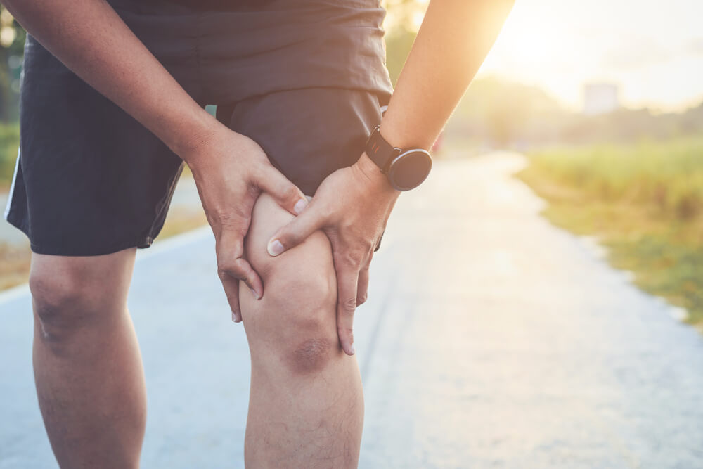 Could your tight hamstrings be causing your knee pain? shutterstock 1038990709 knee pain physical therapy