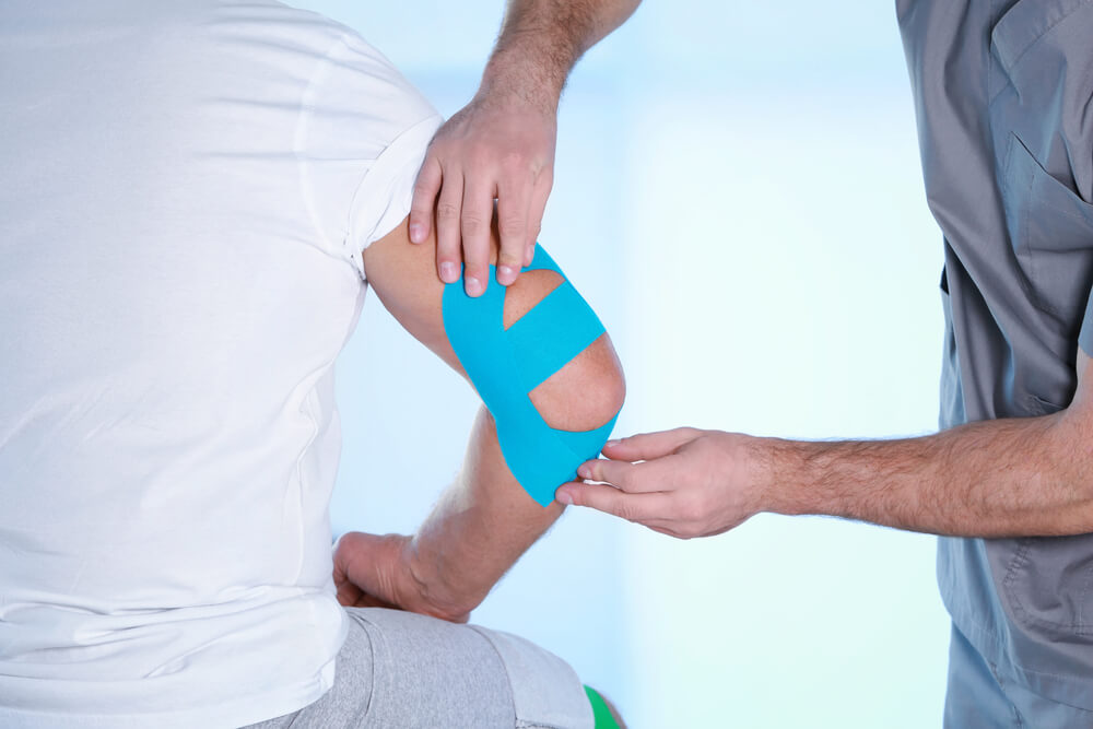 How blood flow moderation helps tennis elbow therapy shutterstock 557110897 tennis elbow physical therapy