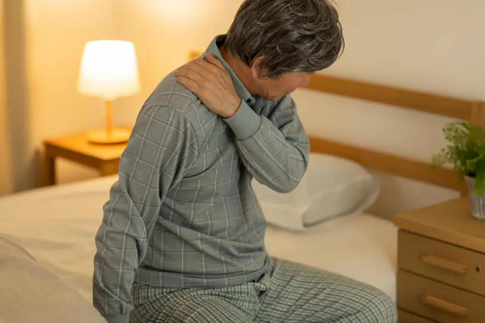 6 signs that you may be dealing with a torn rotator cuff shutterstock 1331643470 shoulder pain at night
