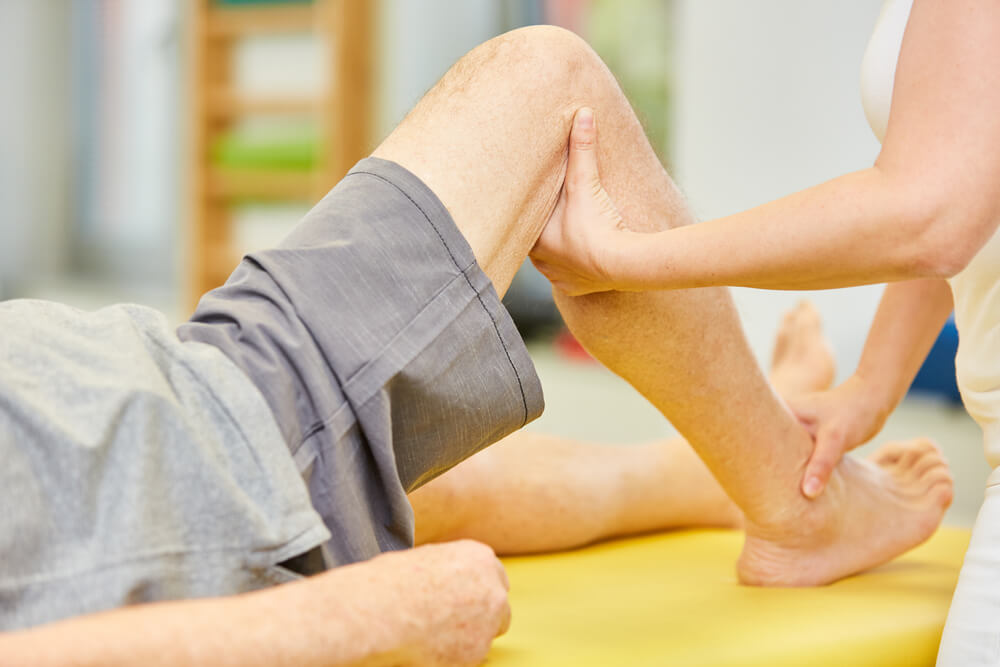 How can physical therapy help your torn meniscus? shutterstock 1747120310 torn meniscus physical therapy