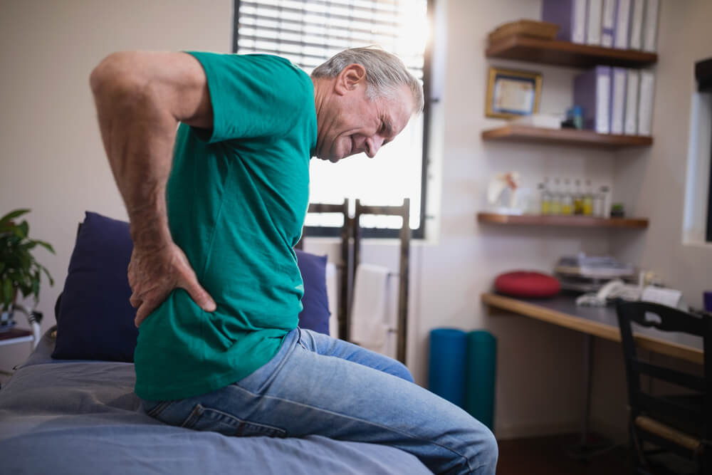 The connection between IT band syndrome and hip pain shutterstock 680126359 hip pain at night