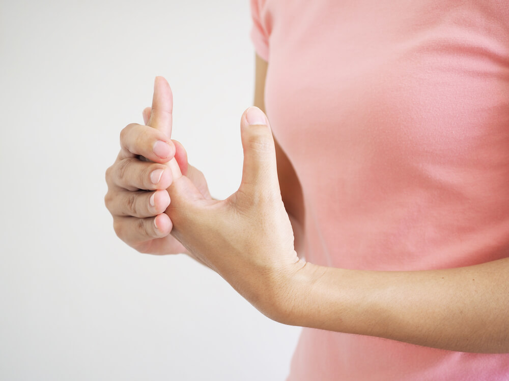 Why does my finger hurt when I bend it and how can physical therapists help me? shutterstock 2001780356 why does my finger hurt when i bend it