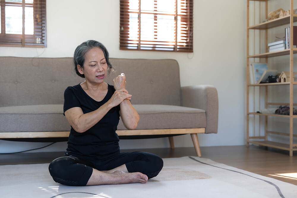 How long should swelling last after an injury (and how do you decrease swelling)? 60s aged asian woman massaging her wrist feeling 2023 01 31 01 37 02 utc how long should swelling last after an injury