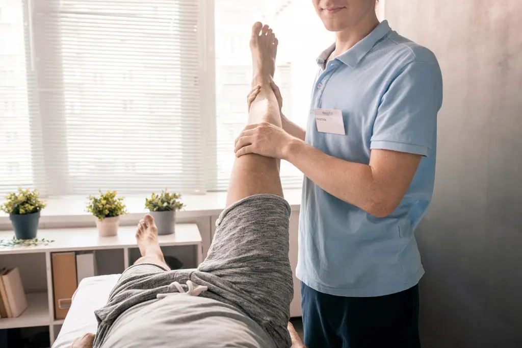 What to do about a torn abductor muscle physiotherapist holding leg of patient while helpi 2021 09 24 03 23 55 utc what to do about a torn abductor muscle uncategorized