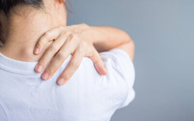 Shoulder pain radiating down arm: Causes and treatments